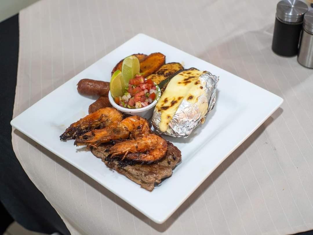 Mi Tierra Hotel Y Restaurante San Luis Ngoại thất bức ảnh